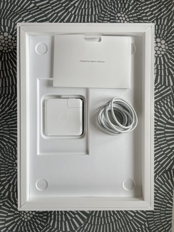 【日本製】MacBook Air / Pro お譲りします。複数モデルあ