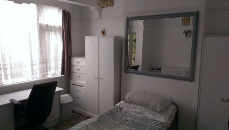 LARGE DOUBLE ROOM OR SMALL SINGLE
