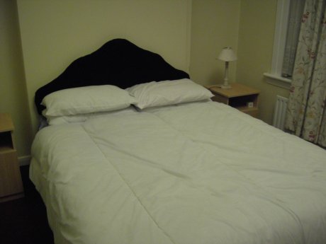 Very nice double room available with English teach